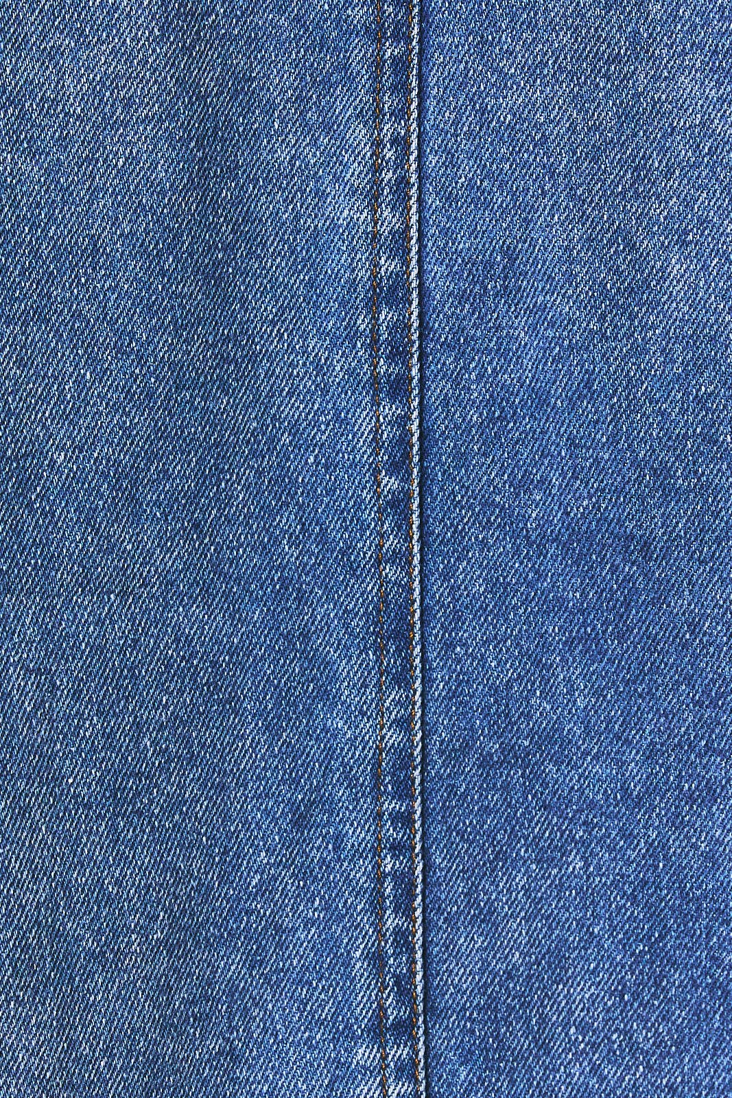 Le Lis oversized denim jacket with zipper front, featuring a relaxed fit and classic blue denim fabric.