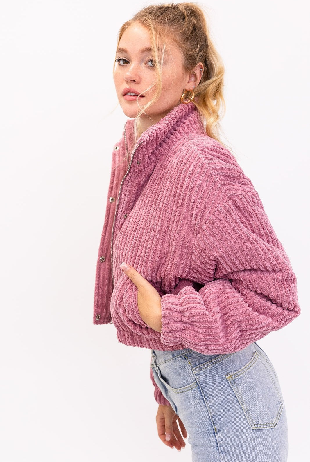 Le Lis cropped corduroy puffer jacket from RARA Boutique, featuring a stylish, quilted design and a cozy, cropped fit.