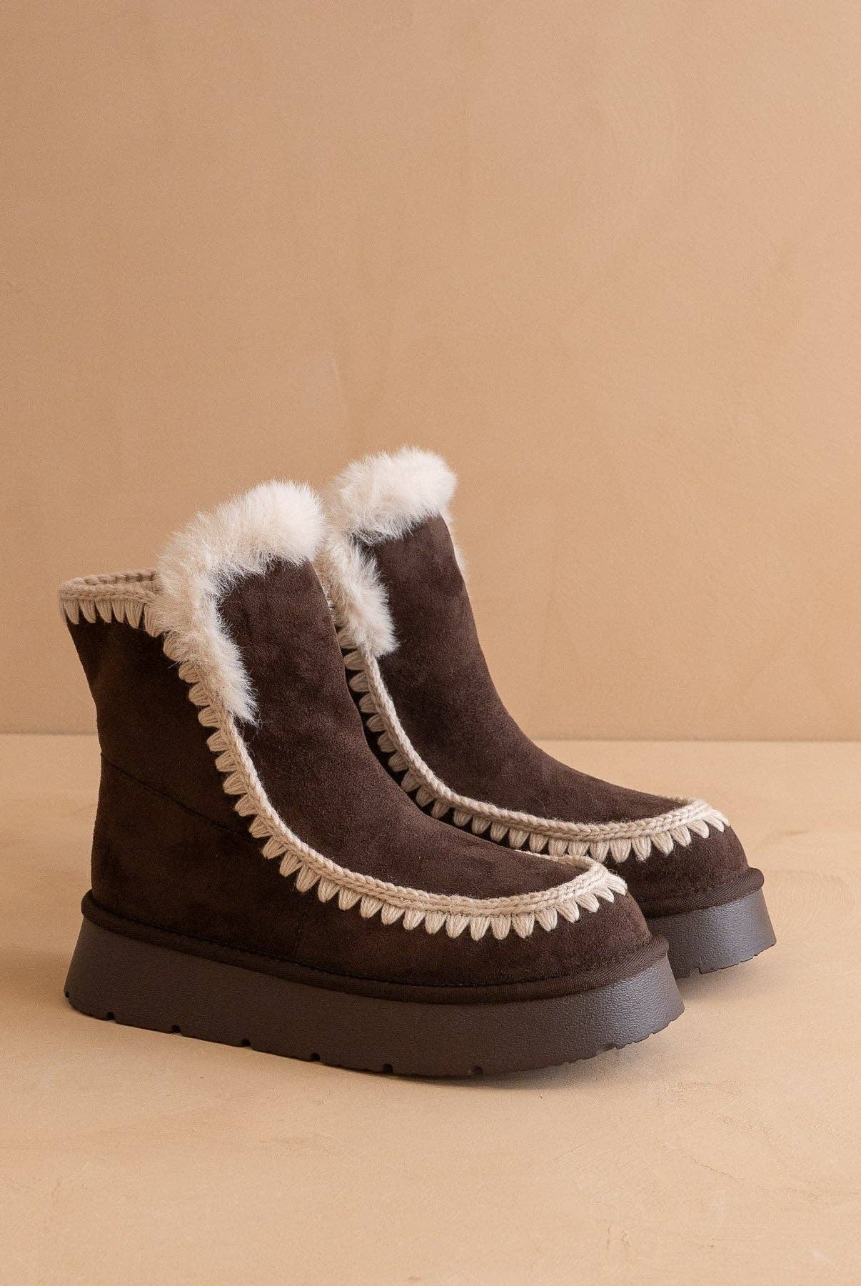 OASIS SOCIETY Joyce coffee winter boot with shearling trim, platform sole, and durable upper for cold weather style and warmth.