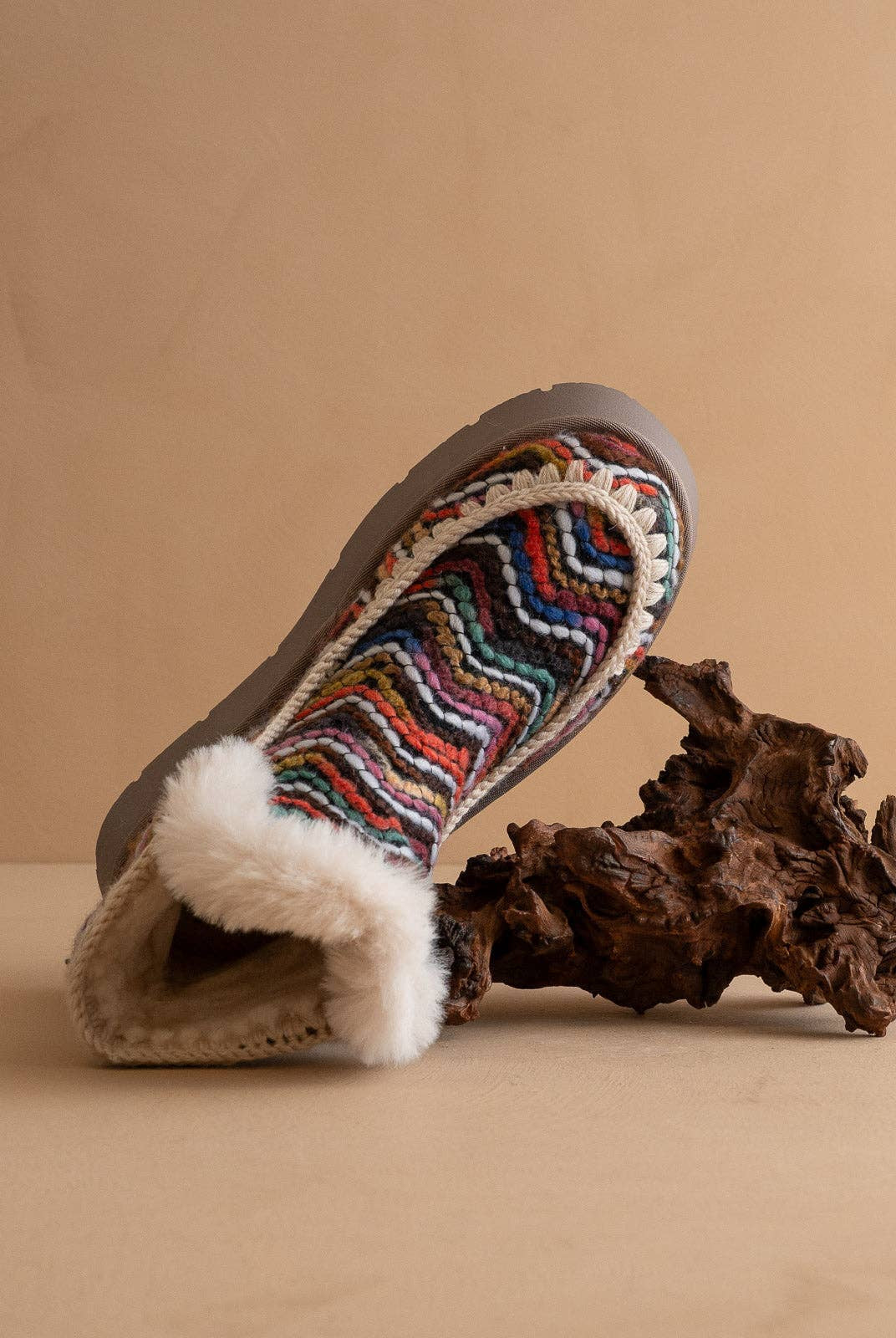 OASIS SOCIETY Joyce winter boot with shearling trim and platform sole, showcasing stylish design and warm, cozy material.