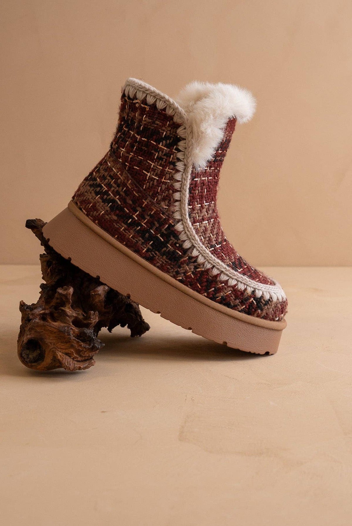 OASIS SOCIETY Joyce Mocha Tweed shearling-trim platform winter boot with rugged sole and cozy shearling interior.