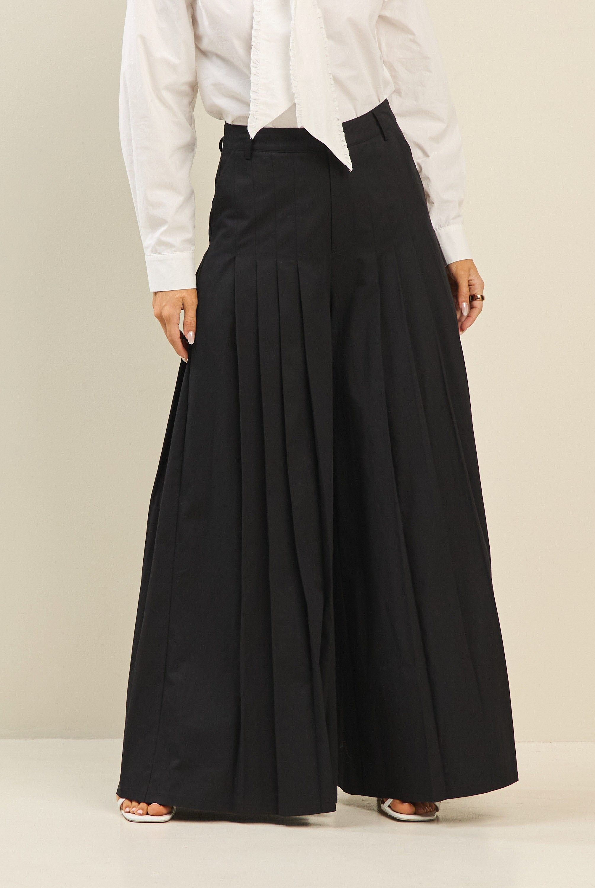 Light beige pleated ultra wide-leg cotton trousers from RARA Boutique, featuring a relaxed fit and high waist design.