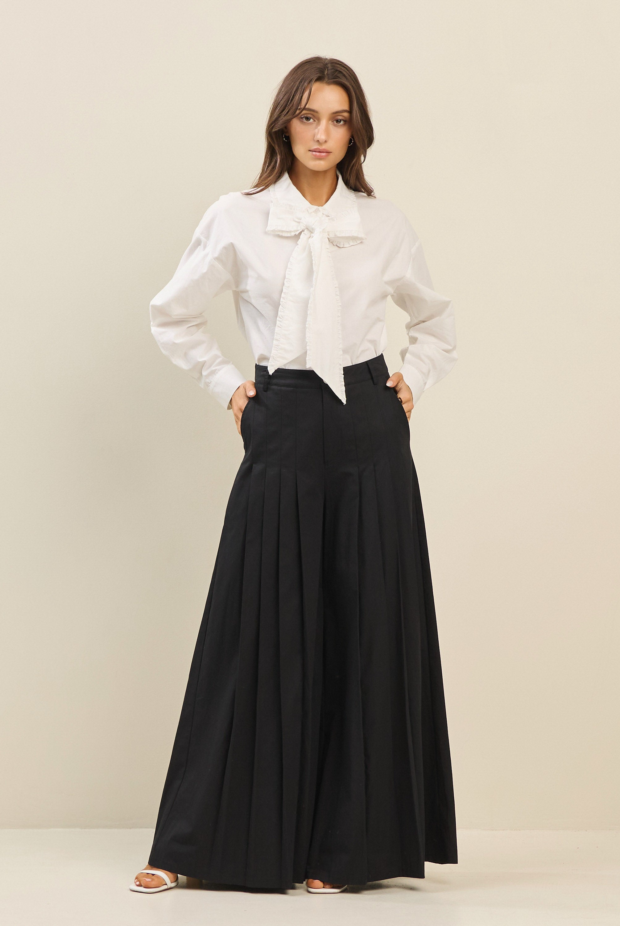 RARA Boutique pleated ultra wide-leg cotton trousers, stylish and comfortable, featuring a relaxed fit and flowy silhouette.