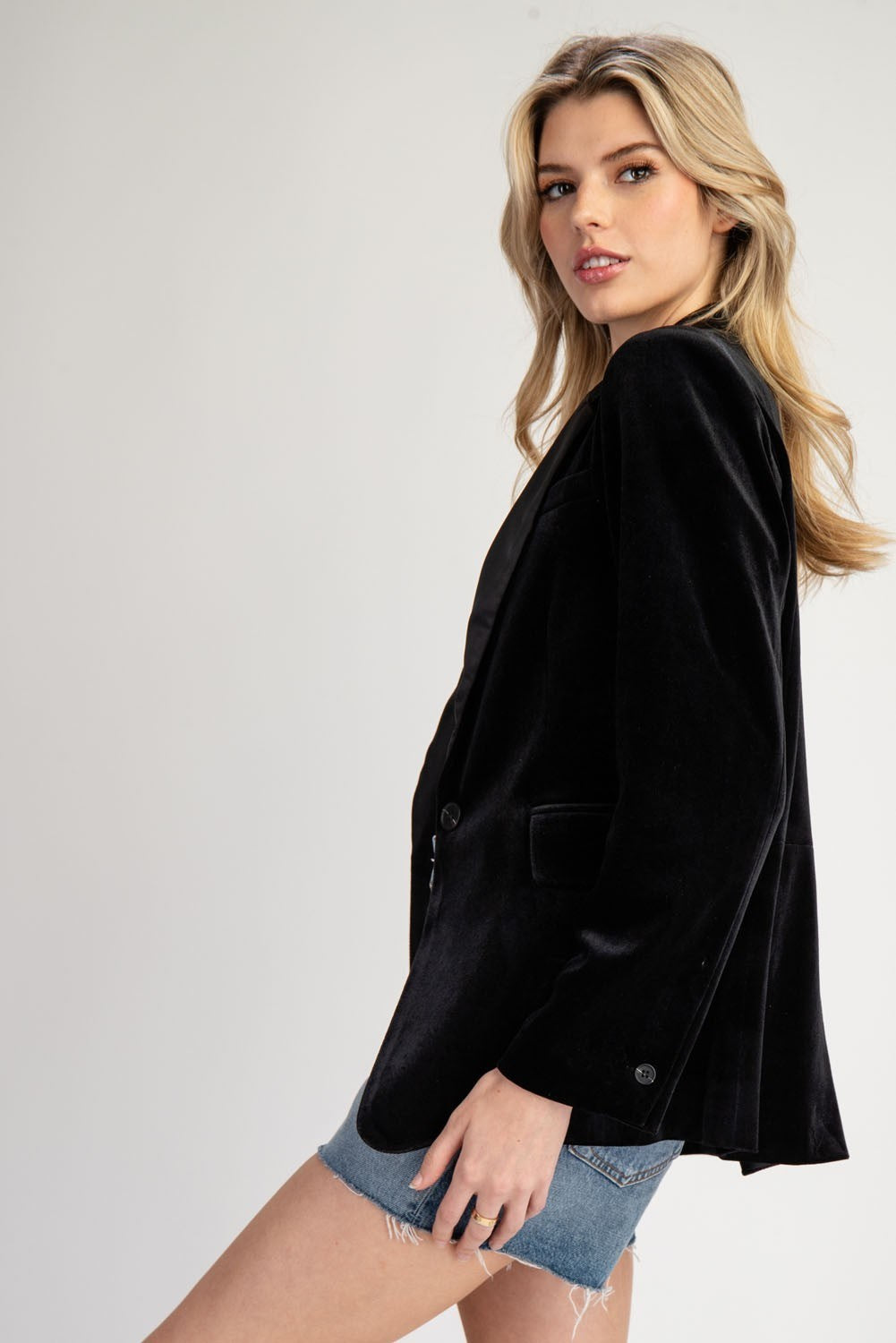 Long Sleeve Velvet Blazer with Satin Collar - eesome - RARA Boutique