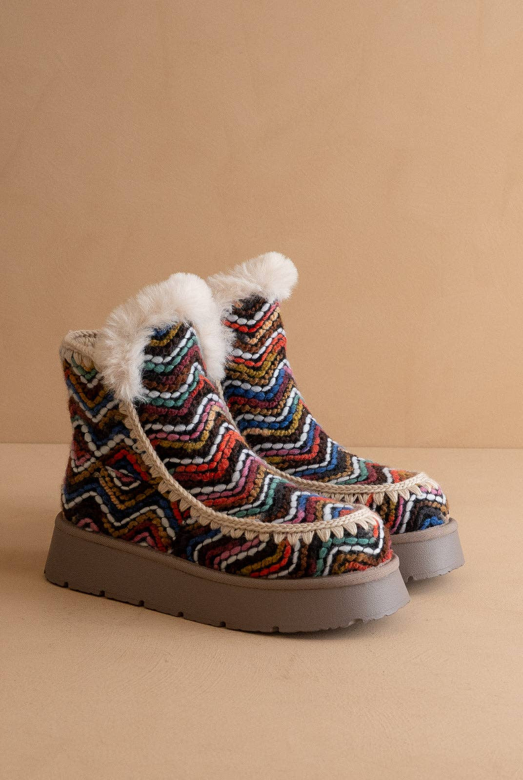 OASIS SOCIETY Joyce winter boot with shearling trim, platform sole, and stylish design for cold weather comfort and fashion.