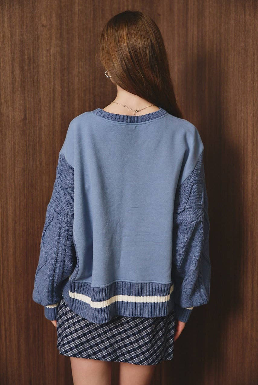 Le Lis sweatshirt with knit sweater sleeve, casual long-sleeve top featuring contrasting knit accents and a comfortable fit.