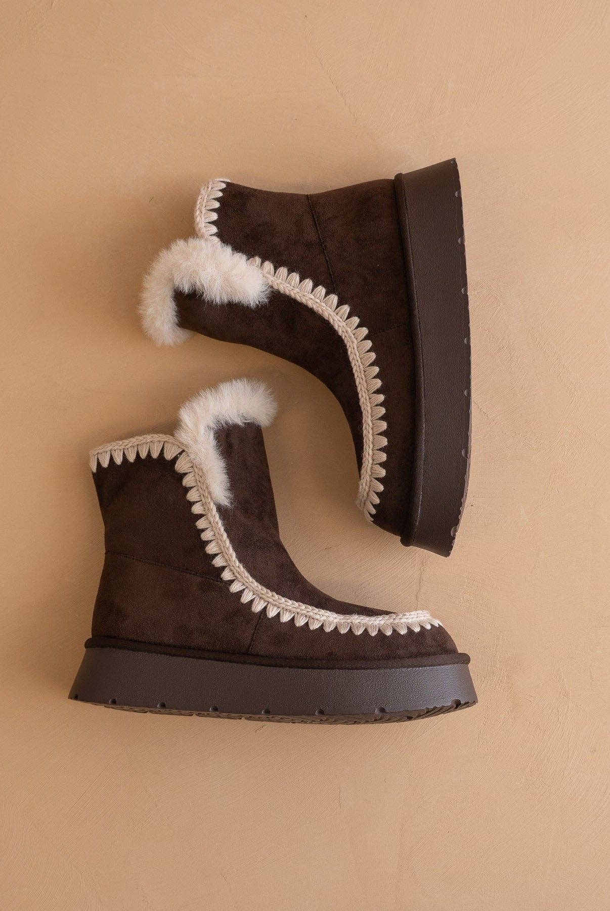 OASIS SOCIETY Joyce coffee platform winter boot with shearling trim, showcasing its cozy design and stylish winter footwear.