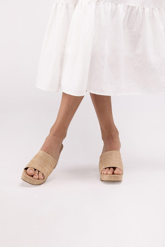 Natural Raffia Block Heel Mule Sandals - RARA Boutique 