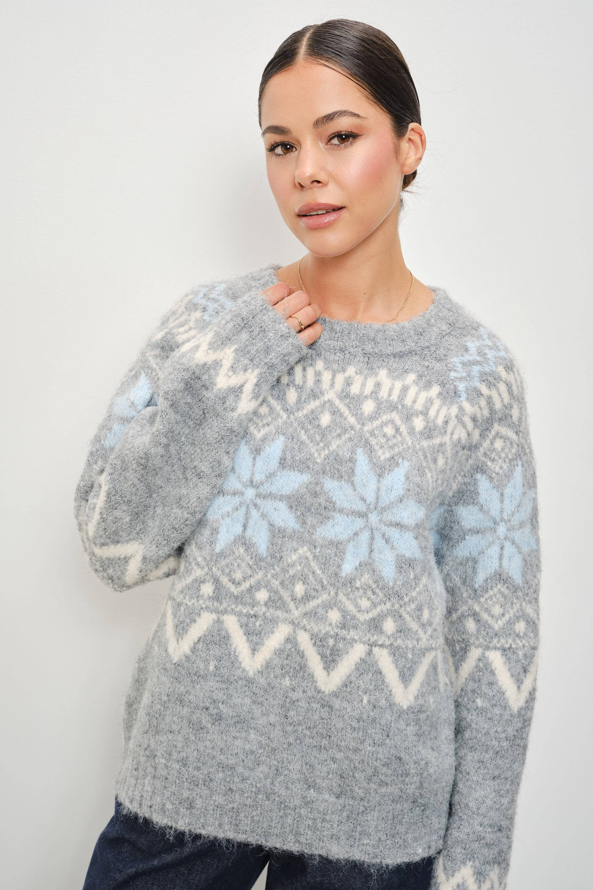 Pretty Garbage RIA FAIRE Isle crewneck knitted pullover, soft beige knit fabric, close-up of textured crewneck design.
