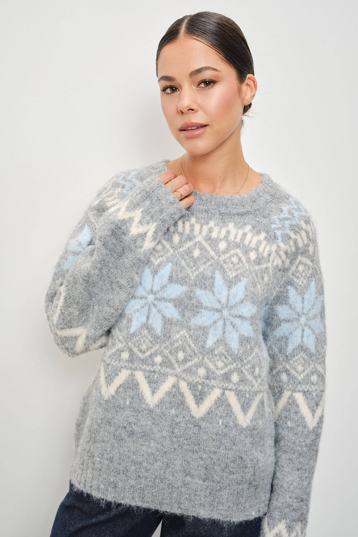 Pretty Garbage RIA FAIRE Isle crewneck knitted pullover, soft beige knit fabric, close-up of textured crewneck design.
