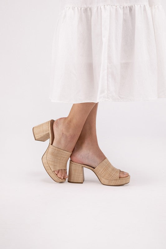 Natural Raffia Block Heel Mule Sandals - RARA Boutique 