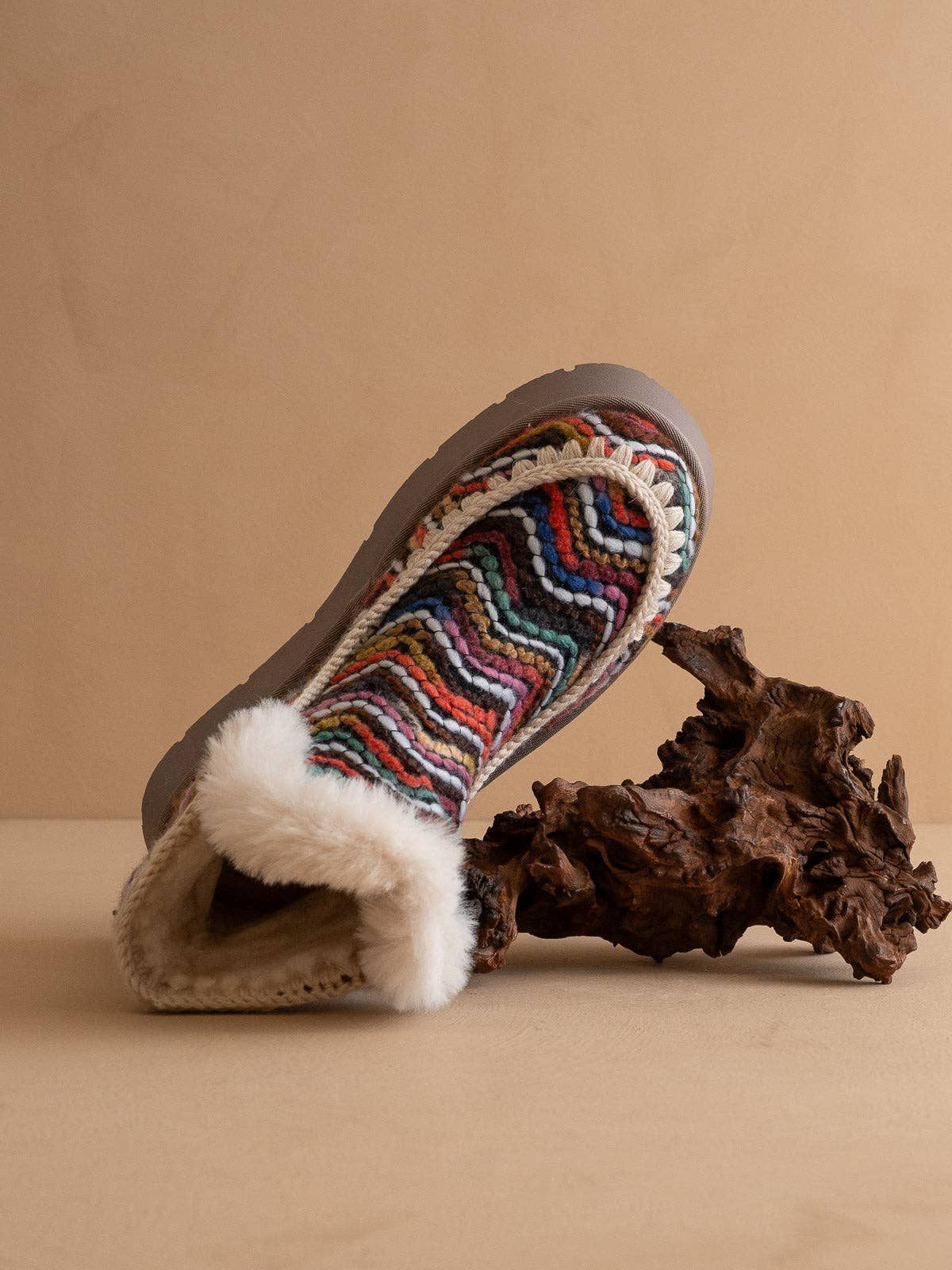 OASIS SOCIETY Joyce winter boot with shearling trim and platform sole, showcasing stylish design and warm, cozy material.