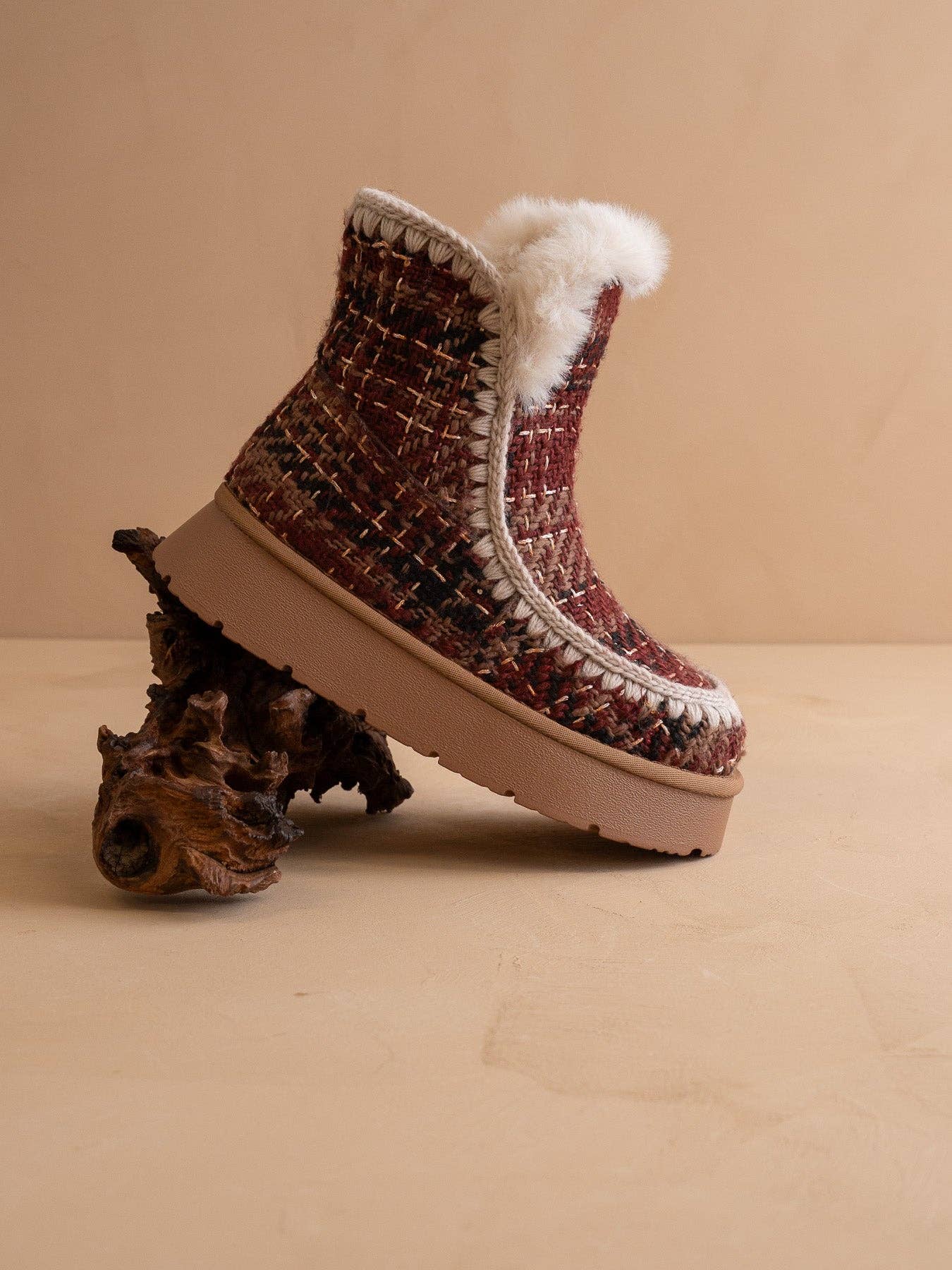 OASIS SOCIETY Joyce Mocha Tweed shearling-trim platform winter boot with rugged sole and cozy shearling interior.