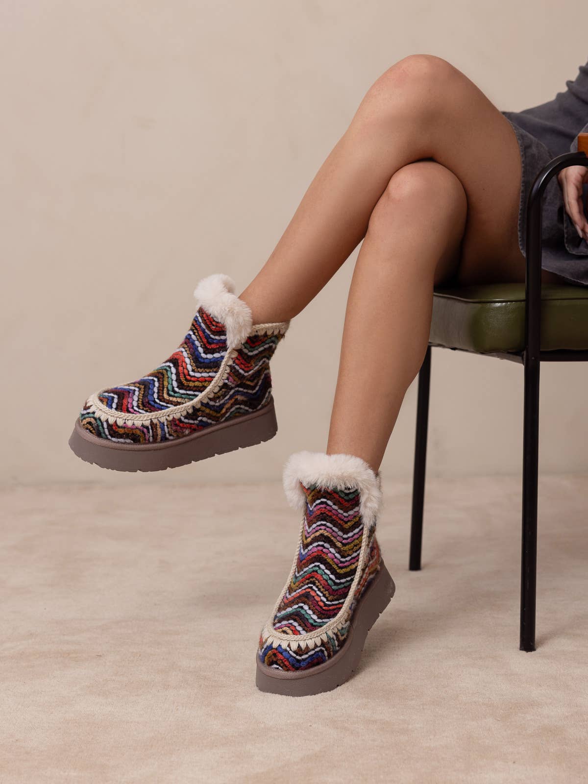 OASIS SOCIETY Joyce winter boot with shearling trim, platform sole, and stylish design for cold weather comfort.