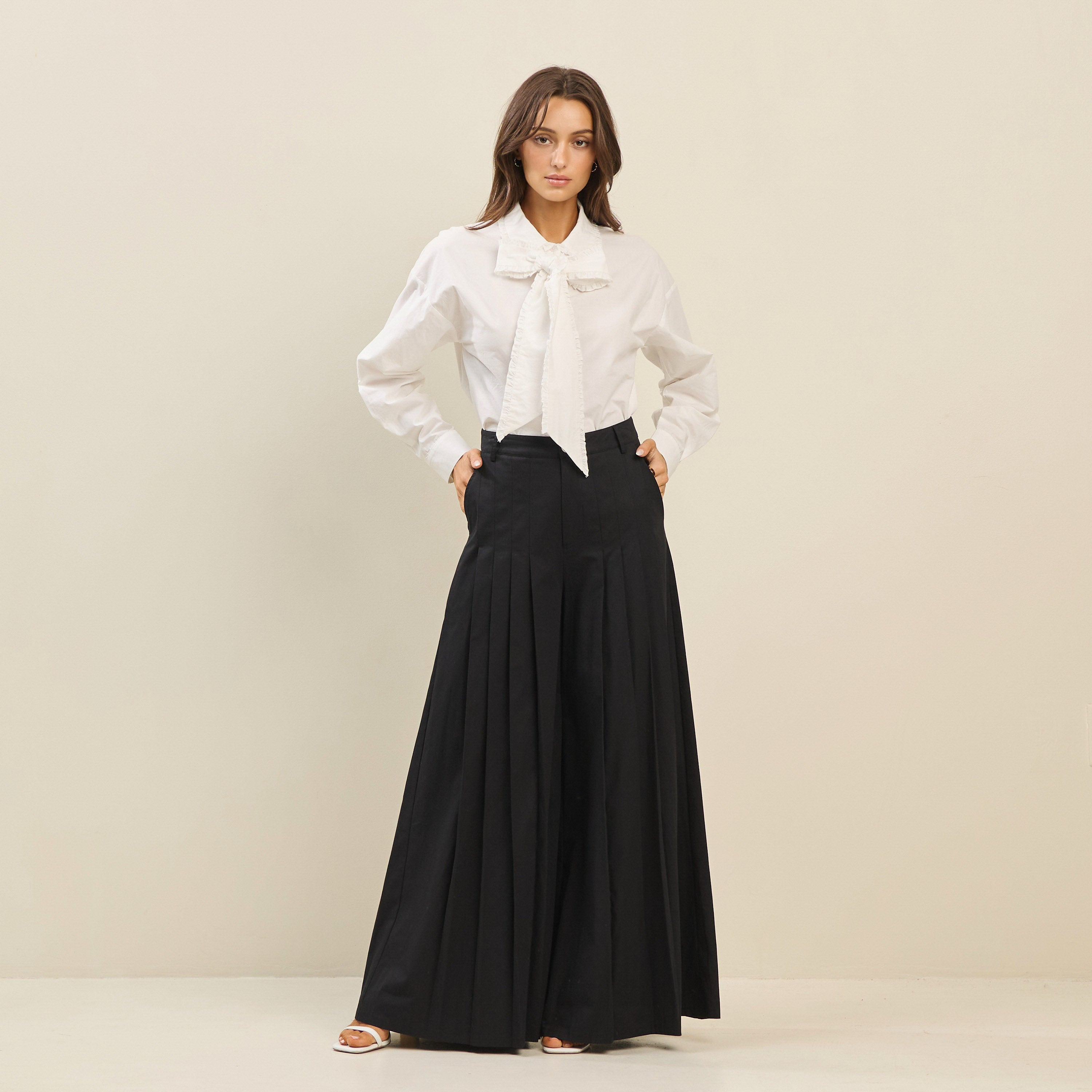 RARA Boutique pleated ultra wide-leg cotton trousers, stylish and comfortable, featuring a relaxed fit and flowy silhouette.