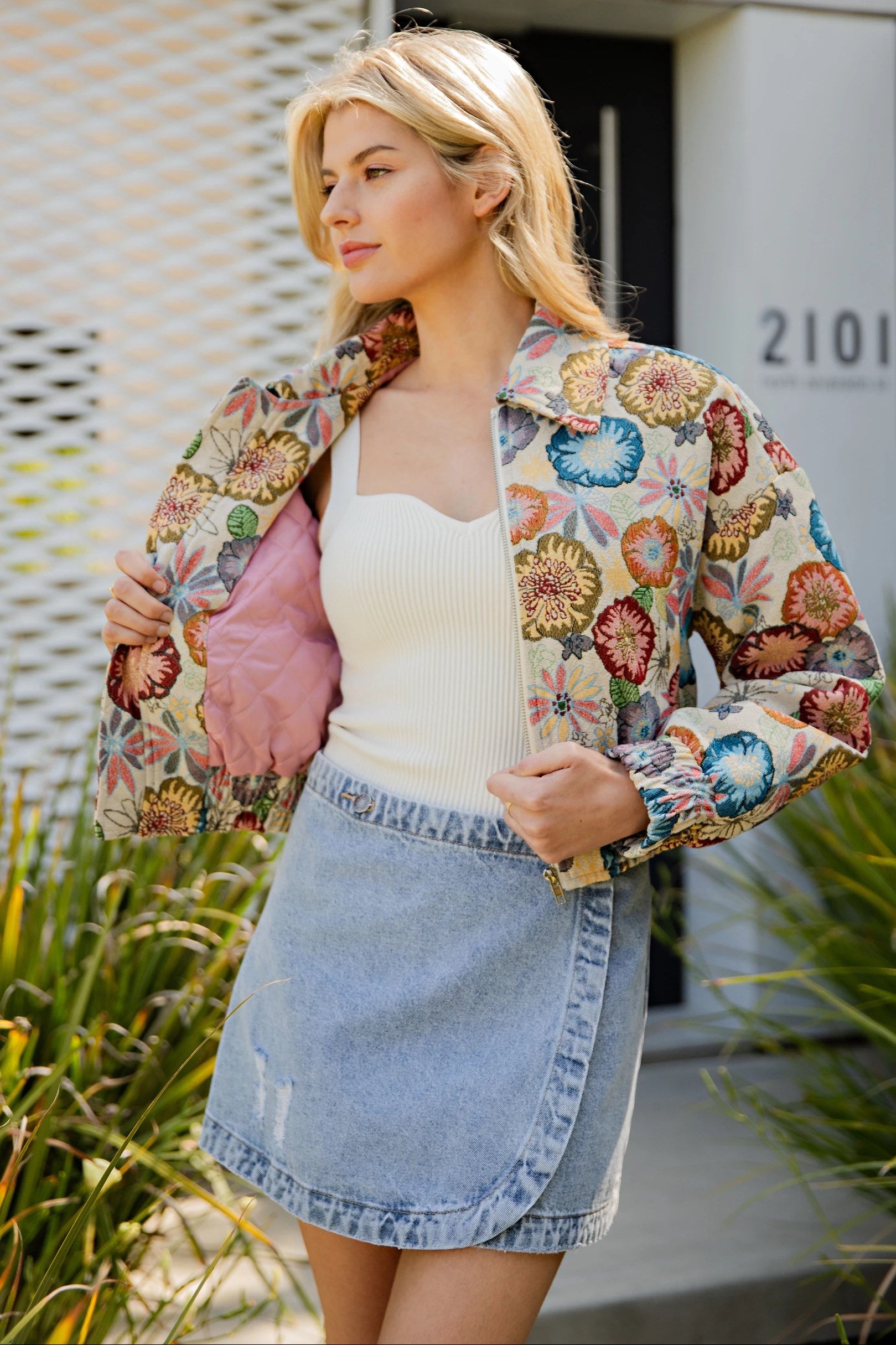 Retro Floral Jacquard Tapestry Cropped Jacket - eesome – RARA Boutique