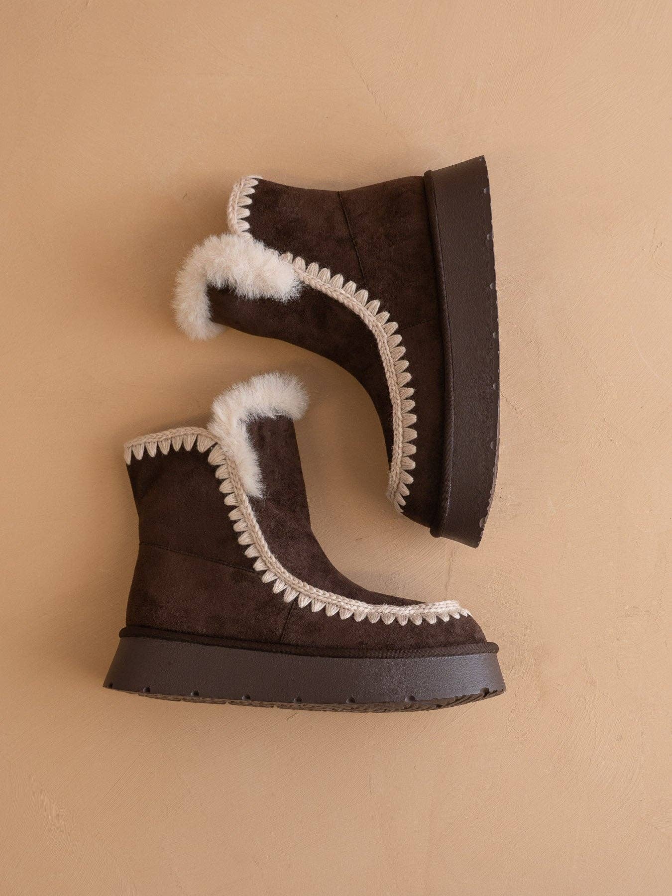 OASIS SOCIETY Joyce coffee platform winter boot with shearling trim, showcasing its cozy design and stylish winter footwear.