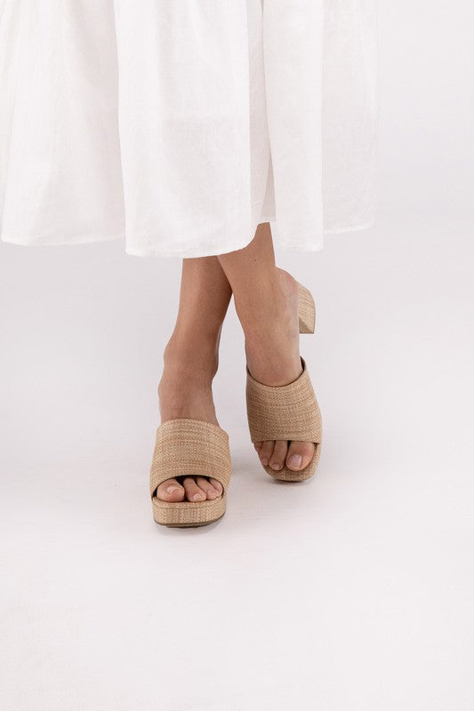 Natural Raffia Block Heel Mule Sandals - RARA Boutique 